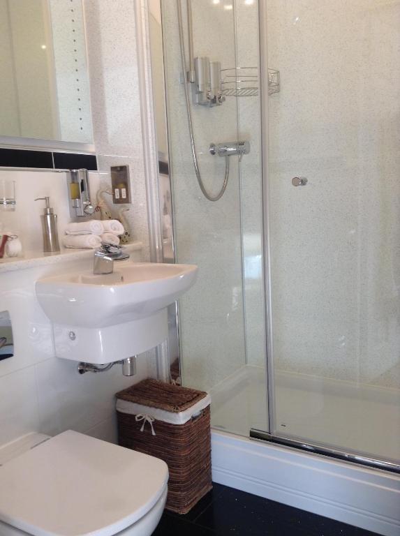 Allt Na Leven Guest House Кинлохлевън Екстериор снимка