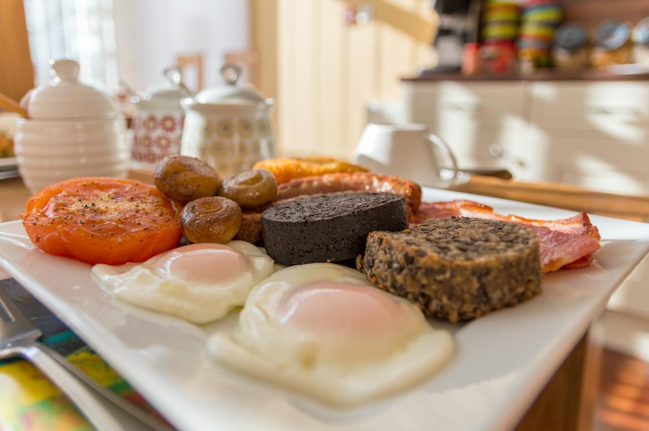 Allt Na Leven Guest House Кинлохлевън Екстериор снимка